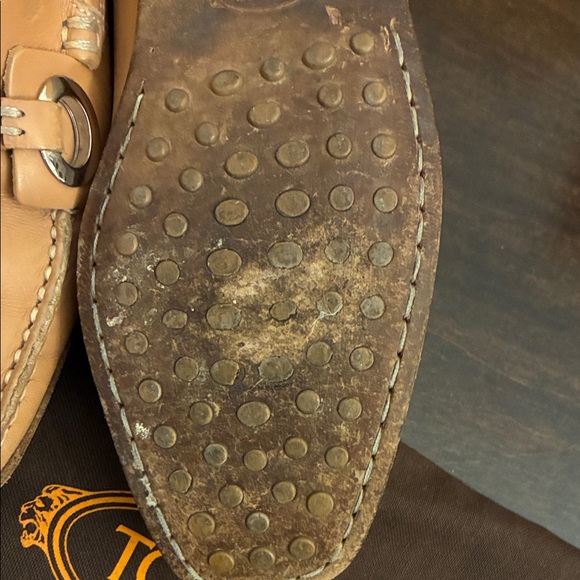 Tod’s Women’s Tan Leather Driving Loafers Moccasins w/ silver grommets. Size 37. - Picture 11 of 16